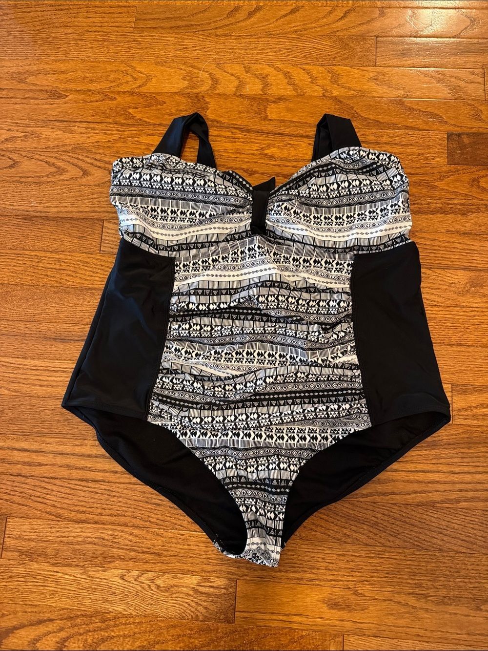 Joe Boxer Geometric Print One Piece Swimsuit Size 3x Black White